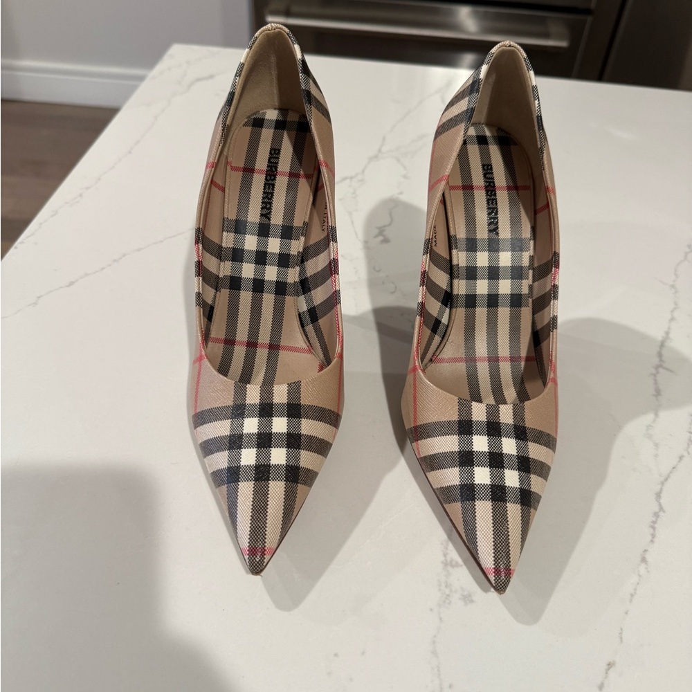 Authentic Burberry Checkered Heels Only Worn Once… - image 4